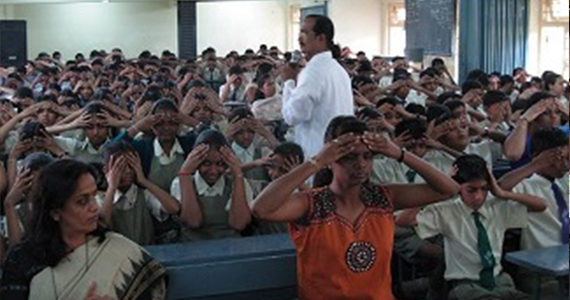 smkyf-teaching-yoga-at-schools